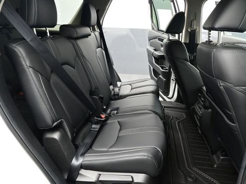 New 2025 Honda Pilot Touring image 16