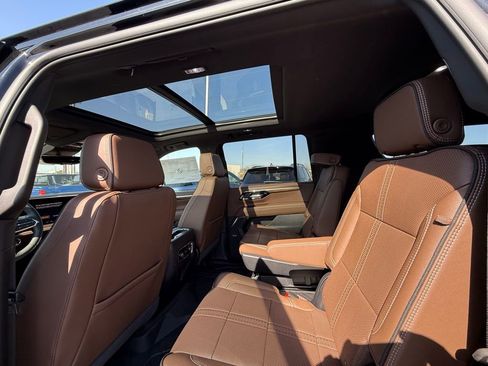 New 2026 Chevrolet Suburban High Country AWD/4WD image 15