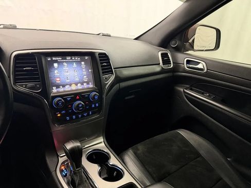 Used 2017 Jeep Grand Cherokee Altitude AWD/4WD image 14