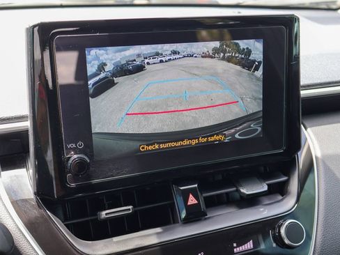 Used 2025 Toyota Corolla Cross LE FWD image 4