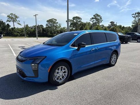 New 2027 Chrysler Pacifica Select FWD image 7
