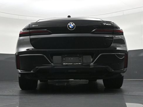 Used 2025 BMW 740i xDrive AWD/4WD image 27