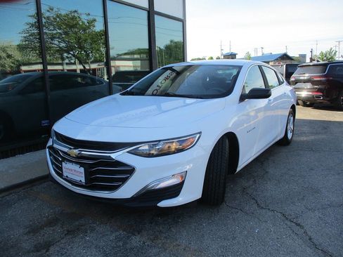 Used 2020 Chevrolet Malibu LS image 2