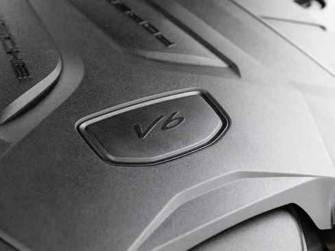 Used 2024 Porsche Cayenne S image 57