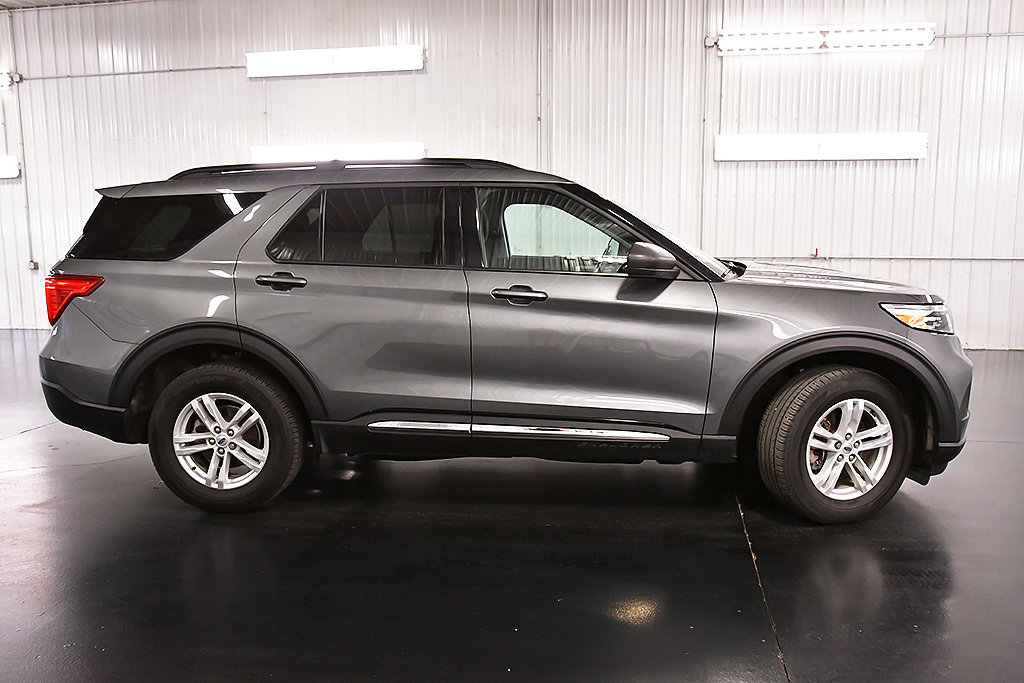 Used 2024 Ford Explorer XLT AWD/4WD image 9