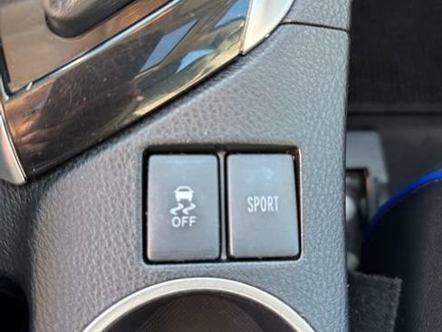 Used 2018 Toyota Corolla SE w/ SE Premium Package image 24