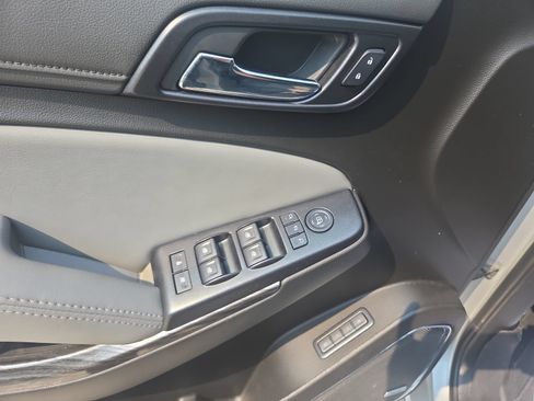 Used 2019 Chevrolet Tahoe LT w/ LT Signature Package RWD image 16