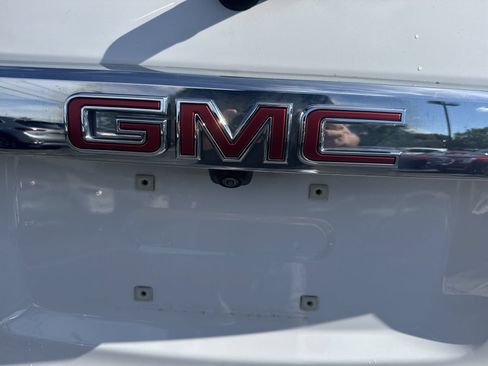 Used 2021 GMC Acadia SLE w/ Driver Convenience Package FWD image 30