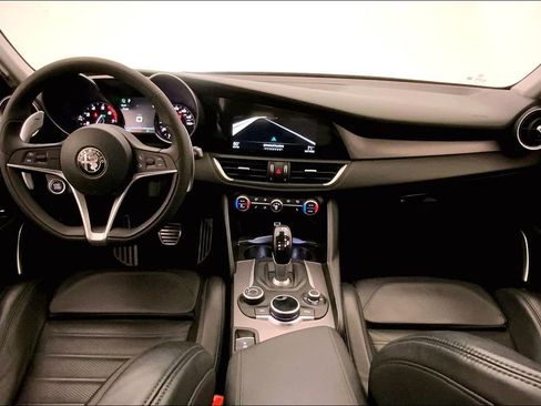 Used 2017 Alfa Romeo Giulia Ti w/ TI 19" Sport Package image 15