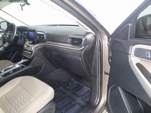 Used 2021 Ford Explorer XLT image 41