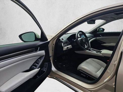 Used 2019 Honda Accord EX image 17
