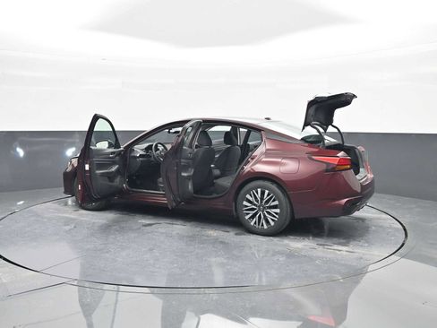 Used 2024 Nissan Altima 2.5 SV image 40