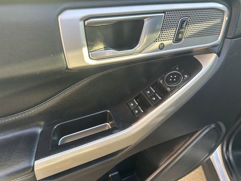 Used 2022 Ford Explorer Limited image 9