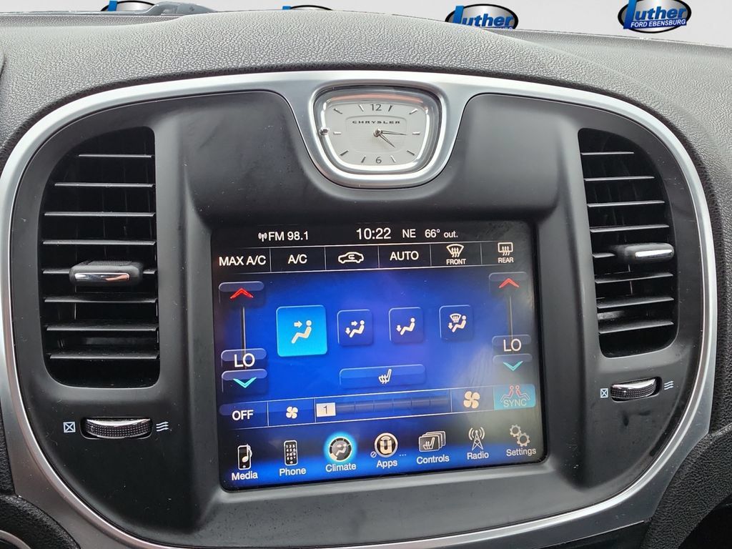 Used 2016 Chrysler 300 Limited RWD image 20