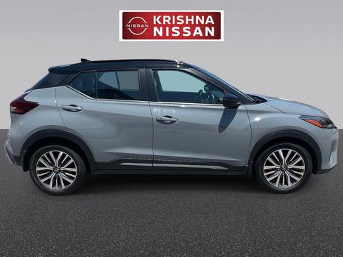 Used 2023 Nissan Kicks SR w/ SR Premium Package FWD image 4