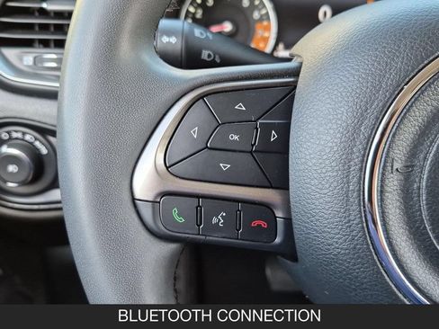 Used 2022 Jeep Renegade Latitude AWD/4WD image 17