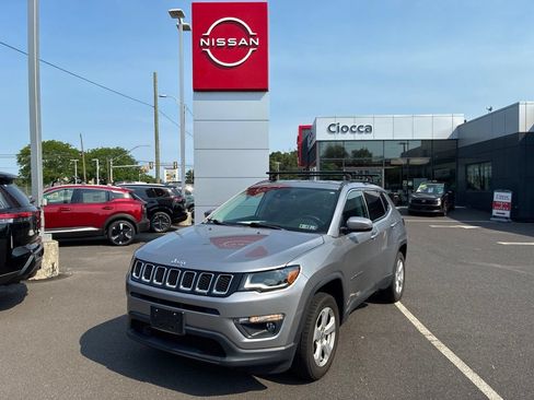 Used 2018 Jeep Compass Latitude w/ Popular Equipment Group AWD/4WD image 1