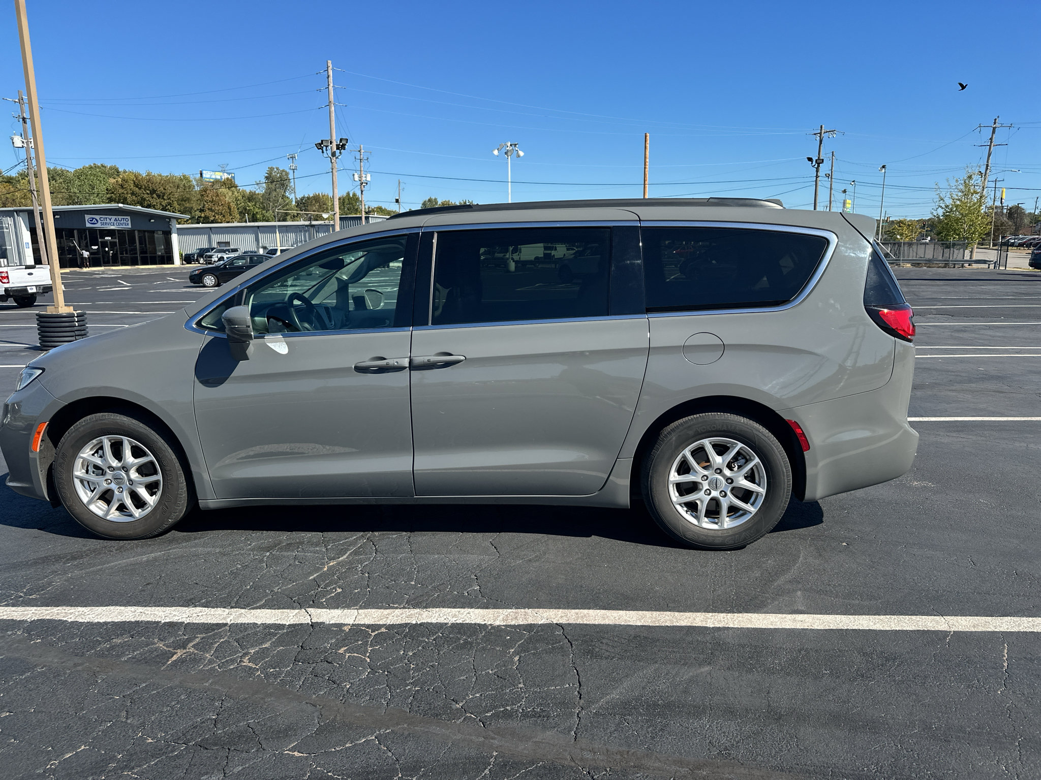 Used 2022 Chrysler Pacifica Touring-L FWD image 21