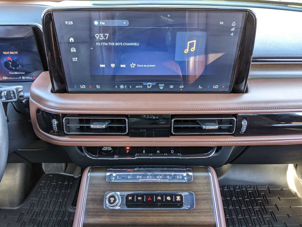 Used 2025 Lincoln Aviator Reserve AWD/4WD image 8