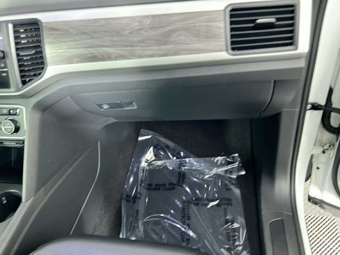 Used 2021 Volkswagen Atlas Cross Sport SE FWD image 27