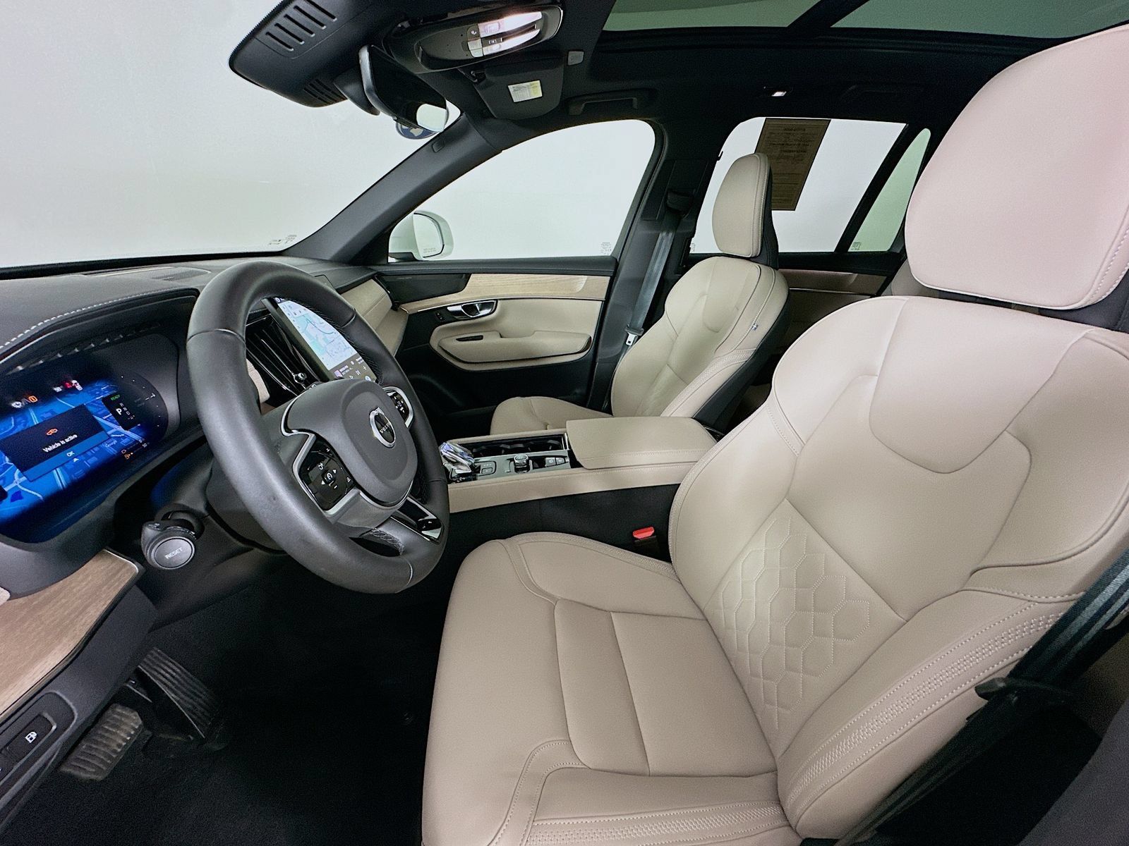 Used 2026 Volvo XC90 T8 Plus w/ Protection Package Premier AWD/4WD image 34
