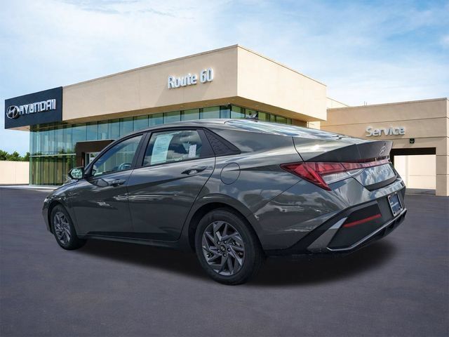 Certified 2025 Hyundai Elantra Hybrid FWD image 6