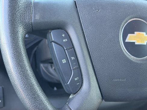 Used 2017 Chevrolet Express 2500 RWD image 23