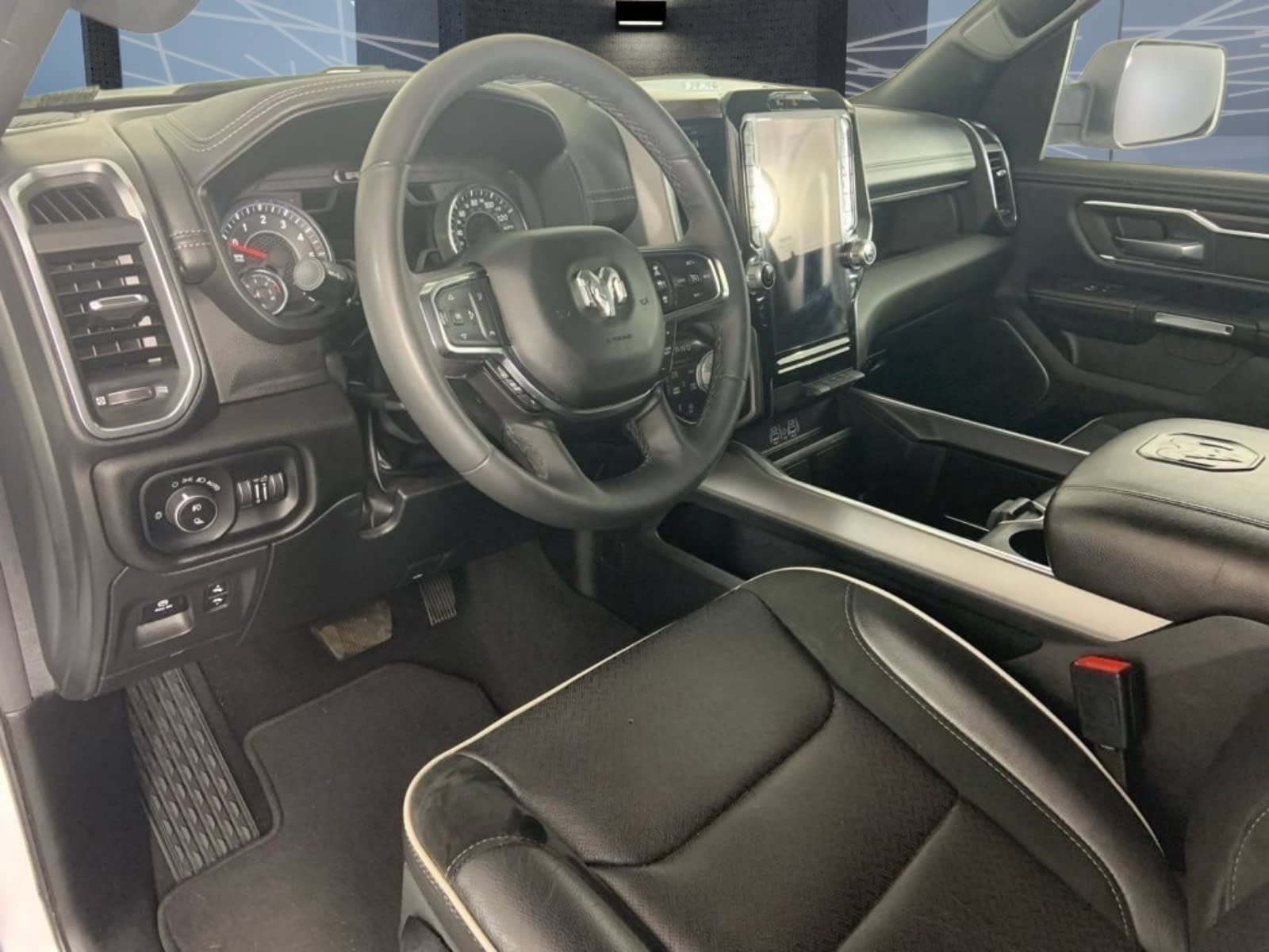 Used 2025 RAM 1500 Laramie AWD/4WD image 23