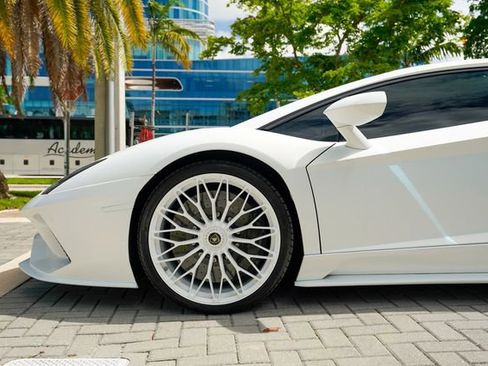 Used 2018 Lamborghini Aventador S AWD/4WD image 13
