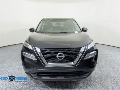 Used 2022 Nissan Rogue SV AWD/4WD image 2
