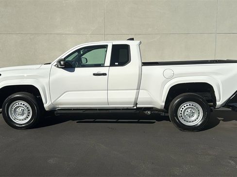 Used 2025 Toyota Tacoma SR image 5
