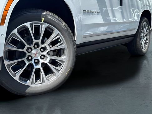 New 2026 GMC Yukon Denali w/ Denali Reserve Package AWD/4WD image 2