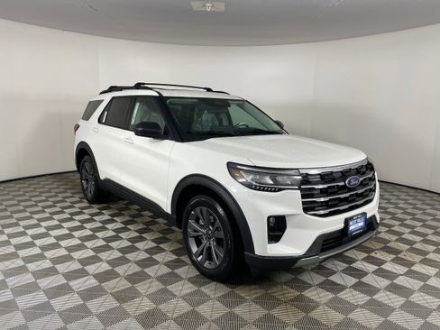 New 2026 Ford Explorer Active w/ Active Comfort Package image 7