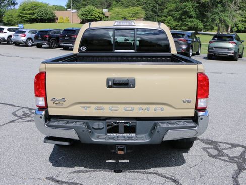 Used 2017 Toyota Tacoma SR5 w/ Tow Package AWD/4WD image 4