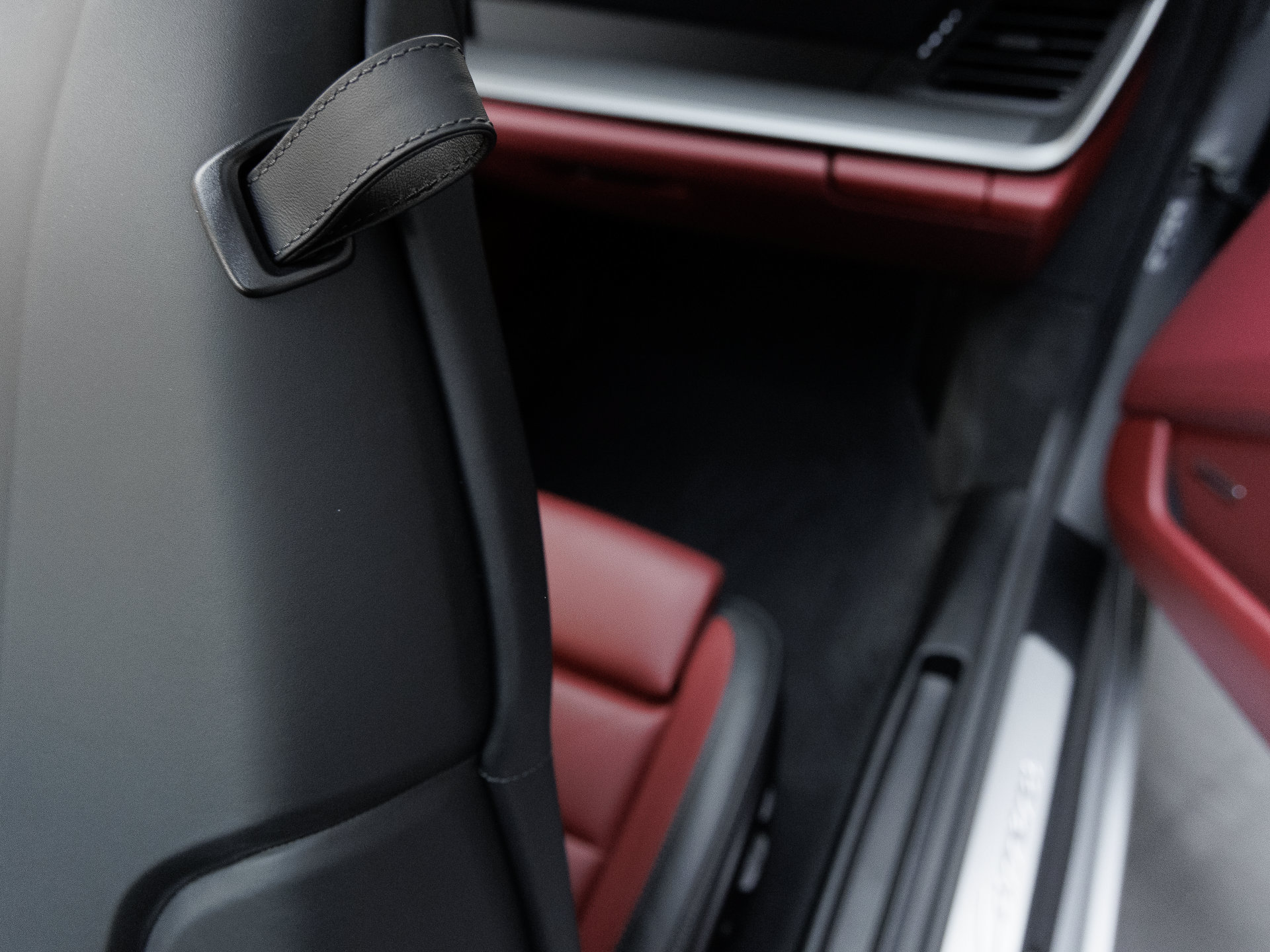 Certified 2025 Porsche 911 Carrera RWD image 35