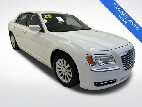 Used 2014 Chrysler 300 image 3