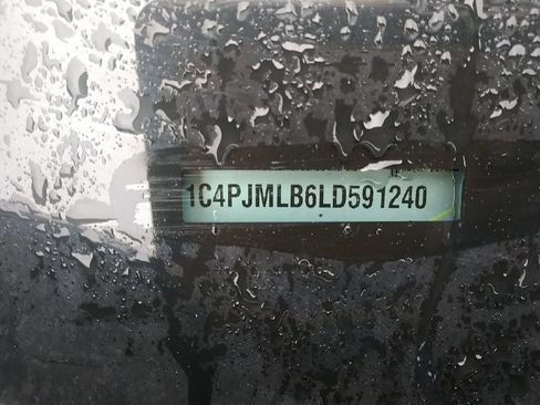 Used 2020 Jeep Cherokee Latitude Plus w/ Cold Weather Group AWD/4WD image 33
