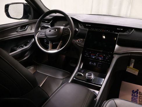 New 2025 Jeep Grand Cherokee Limited w/ Black Appearance Package image 20