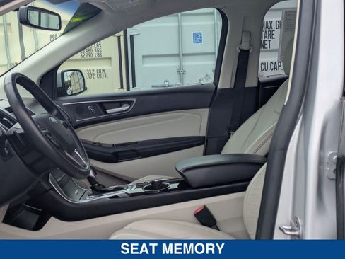 Used 2016 Ford Edge Titanium w/ Technology Package FWD image 22