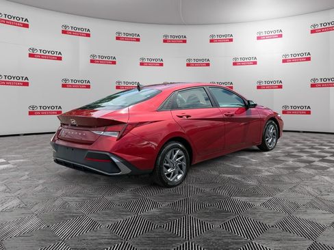 Used 2024 Hyundai Elantra SEL FWD image 5