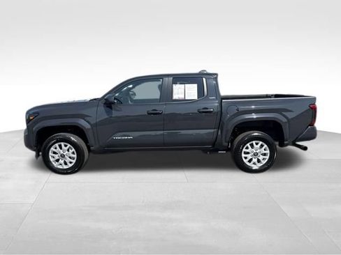 Used 2025 Toyota Tacoma SR5 AWD/4WD image 2