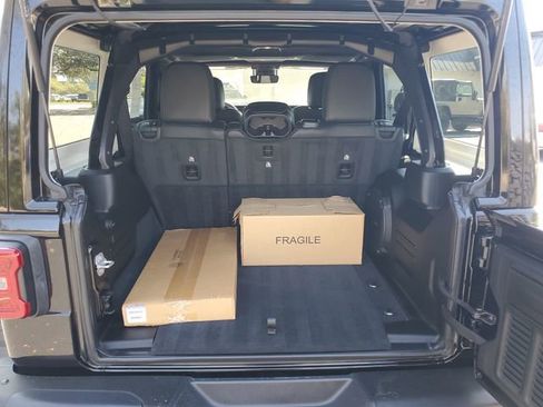 Used 2024 Jeep Wrangler Unlimited Rubicon 392 image 31