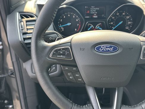 Used 2017 Ford Escape Titanium FWD image 28