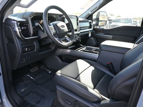 New 2026 Ford F250 Lariat w/ Black Appearance Package image 17