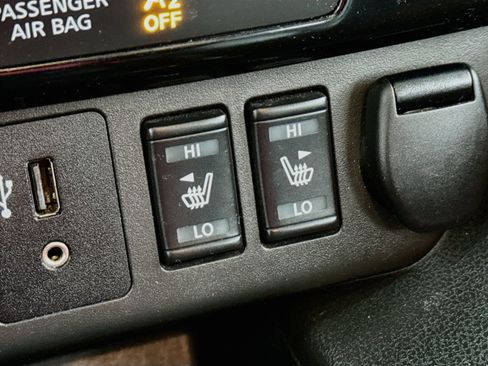 Used 2018 Nissan Leaf SL w/ SL Technology Package FWD image 5