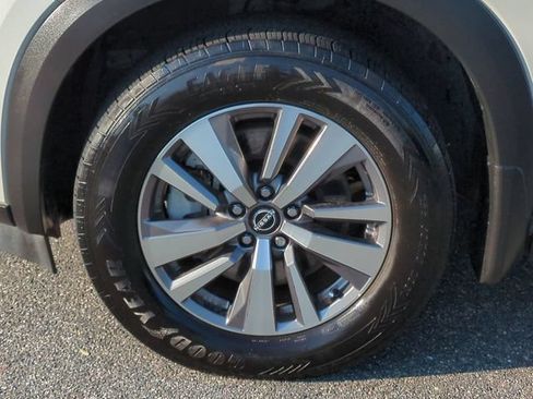Used 2023 Nissan Pathfinder SL AWD/4WD image 11