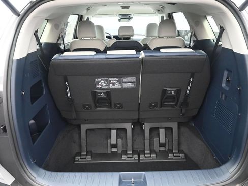 New 2026 Kia Carnival EX FWD image 33