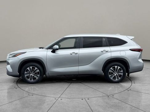 Certified 2024 Toyota Highlander XLE image 3