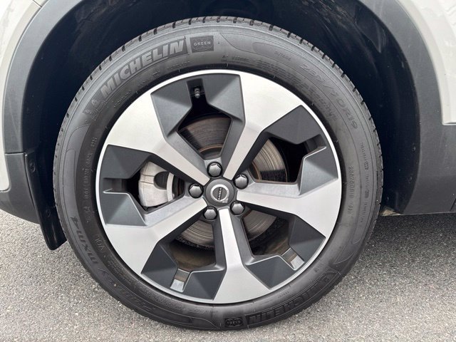 Certified 2025 Volvo XC40 B5 Plus AWD/4WD image 9