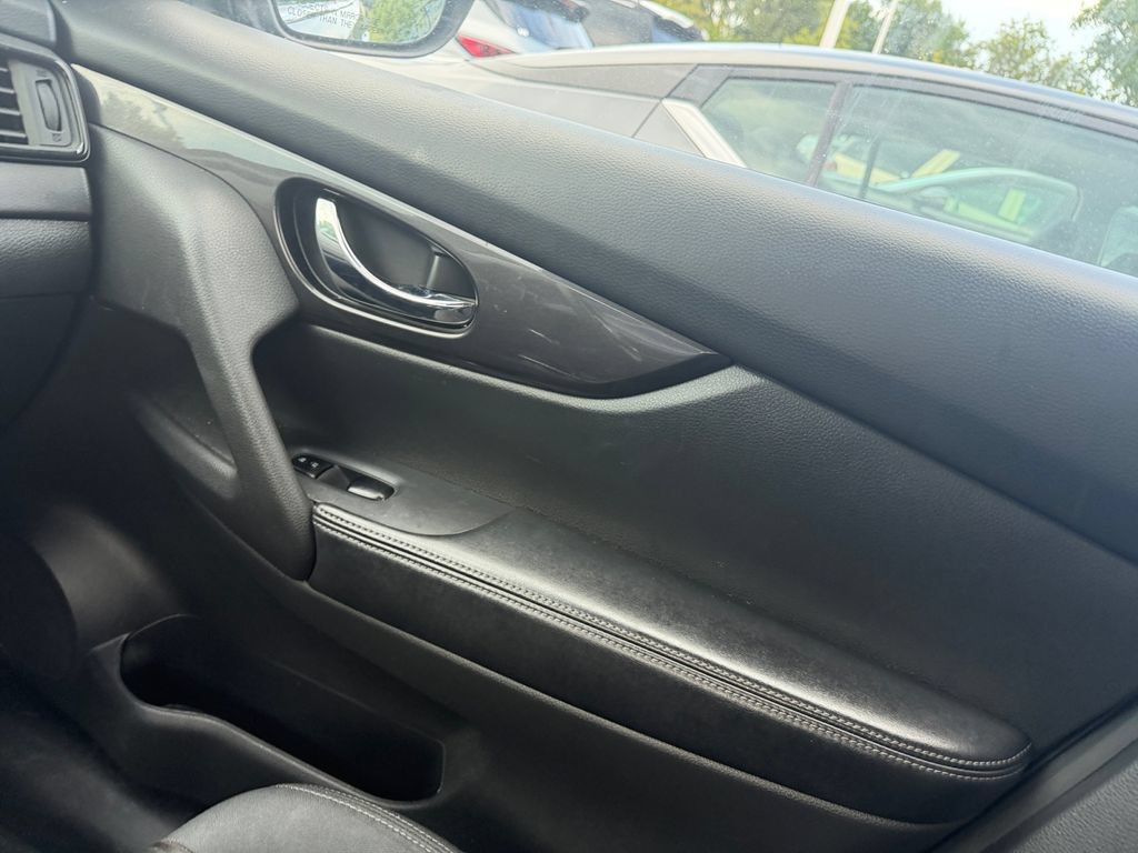 Used 2019 Nissan Rogue SV AWD/4WD image 34